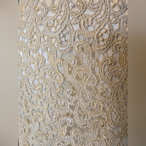 Tahari Luxe Lace metallic skirt suit - size. 6 - Picture 6 of 13